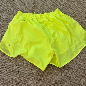 Lululemon Hotty Hot 4inch short Neon size 8tall